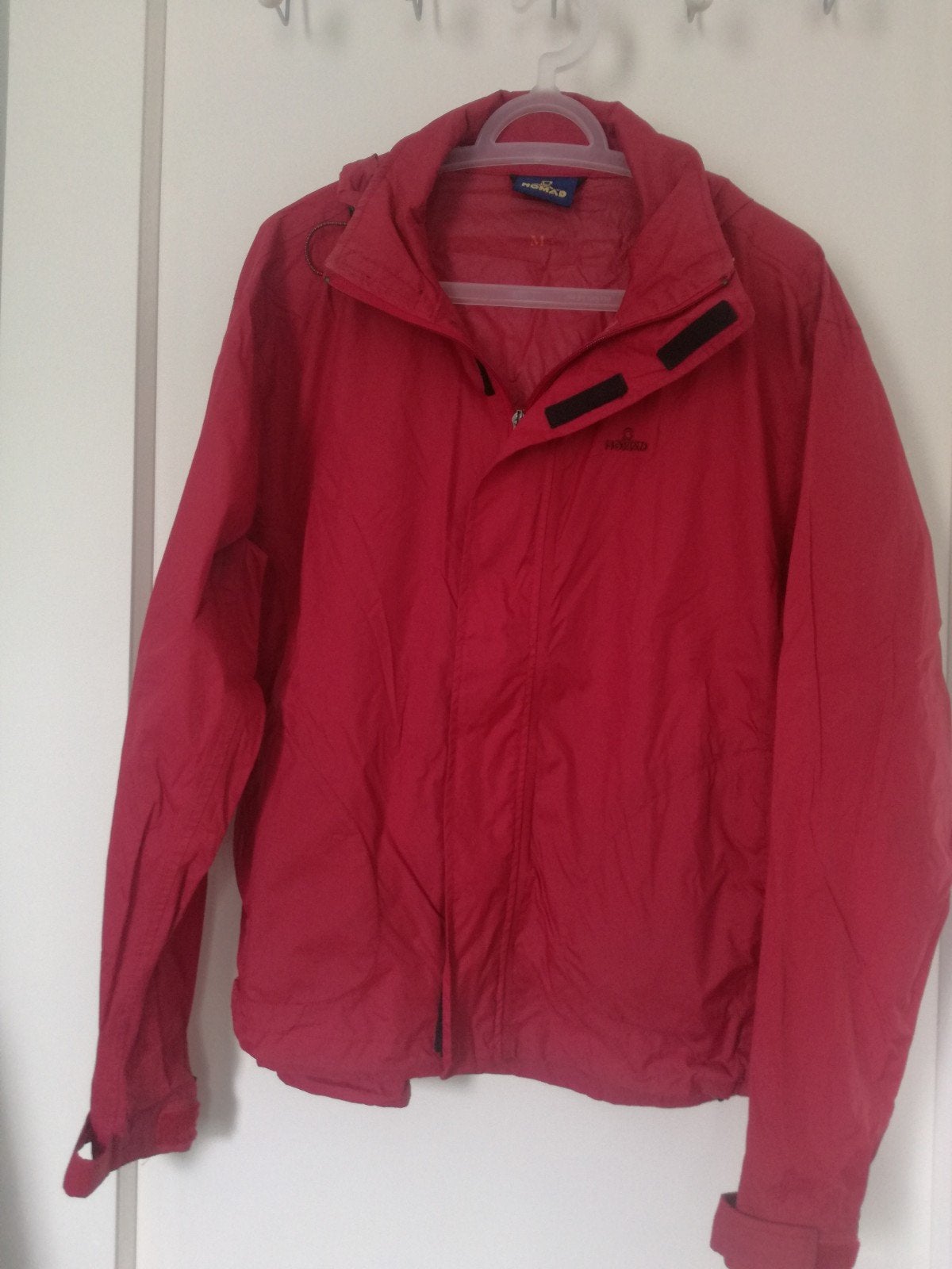 Nomad Regenjas Rood Maat S/M

(36/38), Ophalen of Verzenden, Regenjas