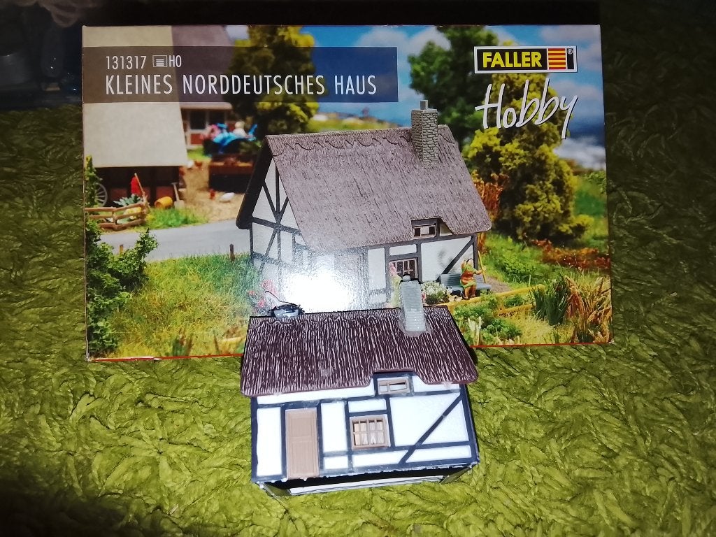 Faller Klein Noord Duits Huisje H0, Hobby en Vrije tijd, Ophalen of Verzenden, Gelijkstroom of Wisselstroom, Brug, Tunnel of Gebouw