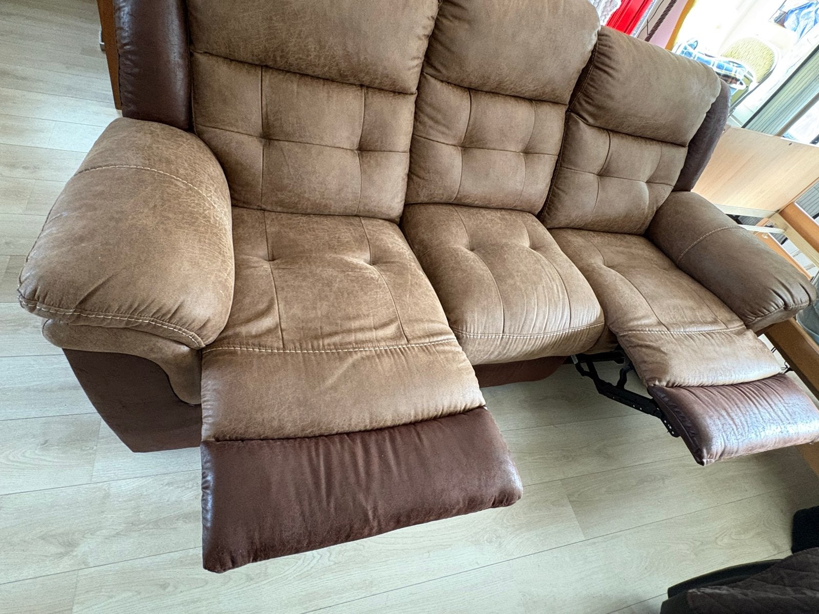 Comfortabele driezitsbank met relaxfunctie, Ophalen, Gebruikt, Driepersoons, Rechte bank