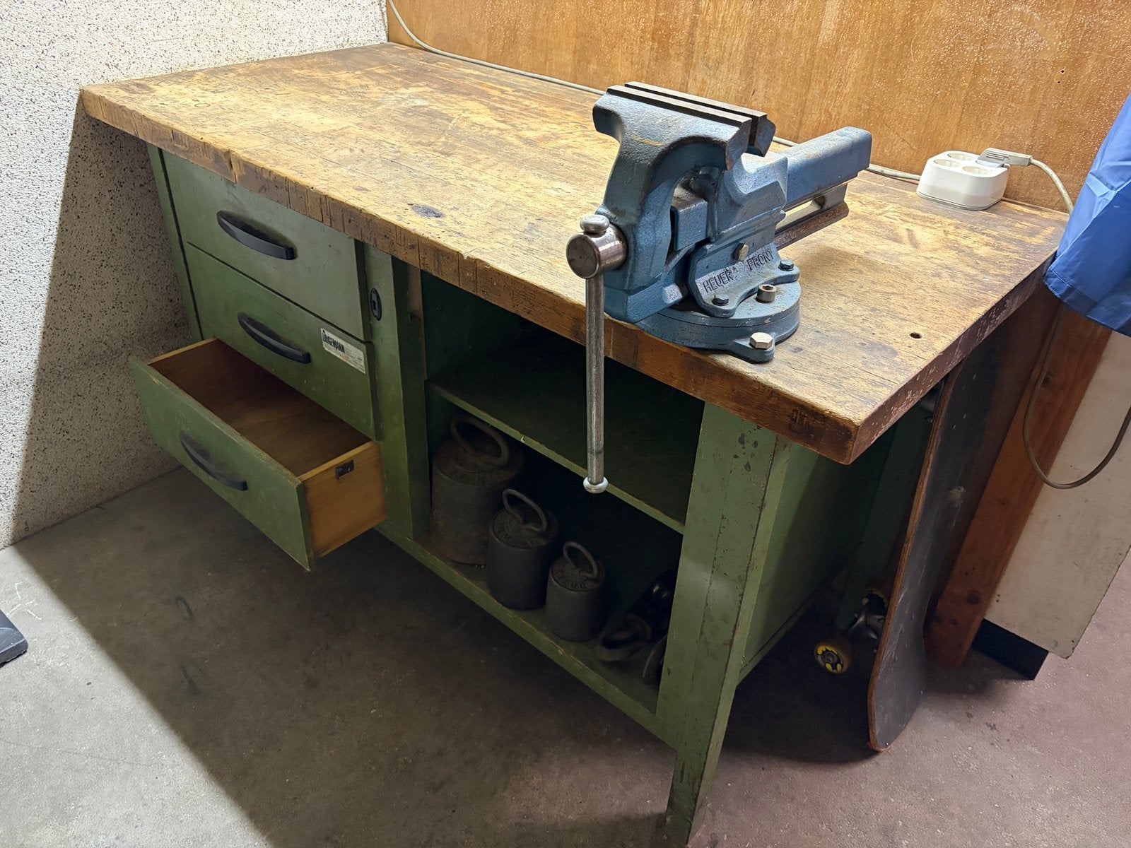 Werkbank met 3 lades, 2 vakken 150x71x85 bdh +2x bankschroef, Gebruikt, NL, NL, Ophalen