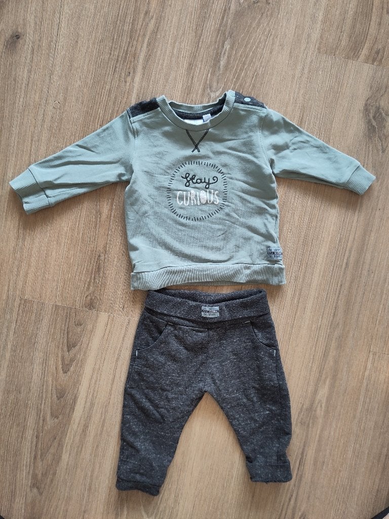 Feetje groen-grijs kledingsetje maat 68, Kinderen en Baby's, Babykleding | Maat 68, Ophalen of Verzenden, Zo goed als nieuw, Setje