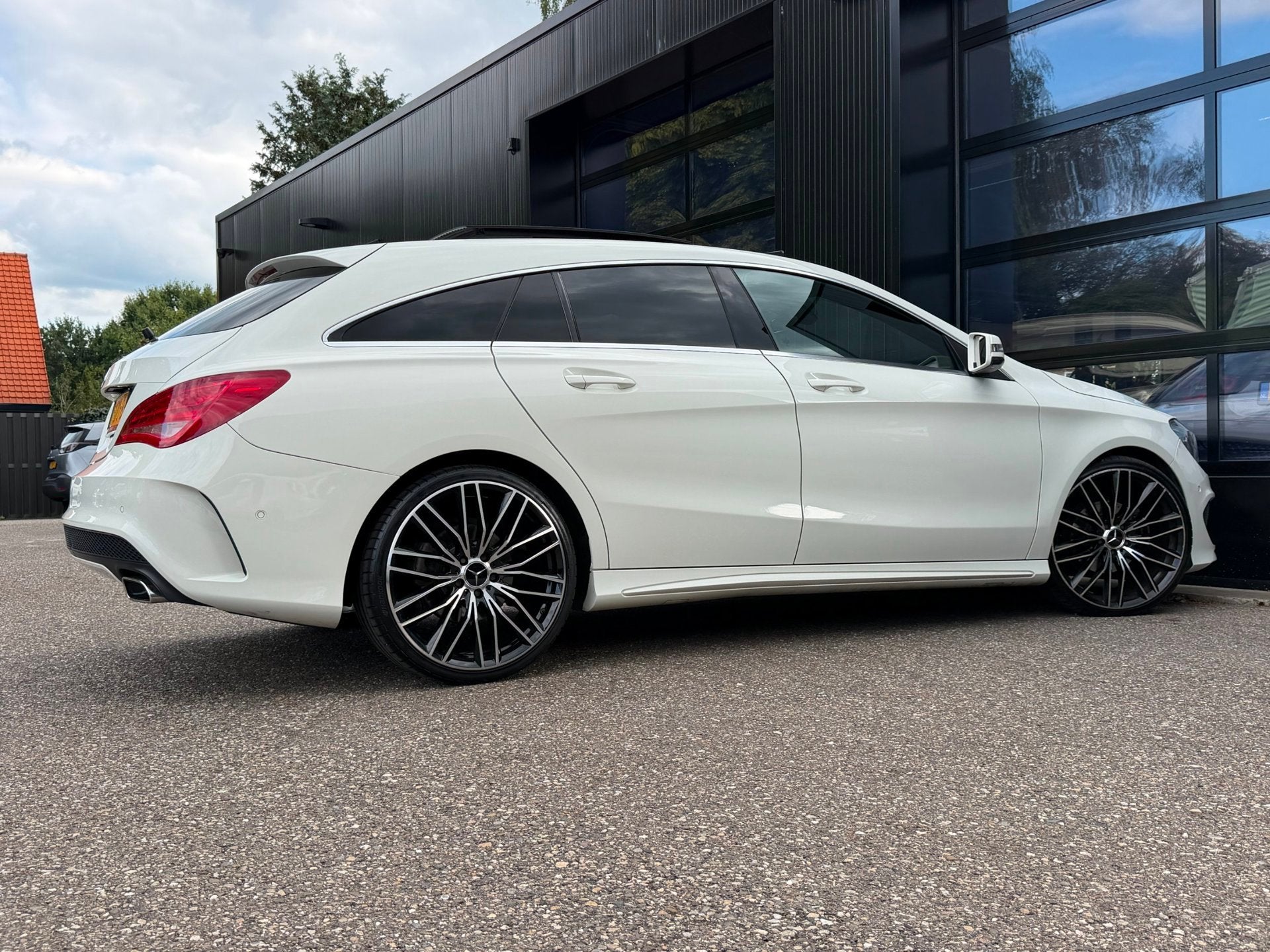 Mercedes-Benz CLA-klasse Shooting Brake 180 AMG Pano Navi Ca, Auto's, Voorwielaandrijving, Gebruikt, Euro 6, 4 cilinders