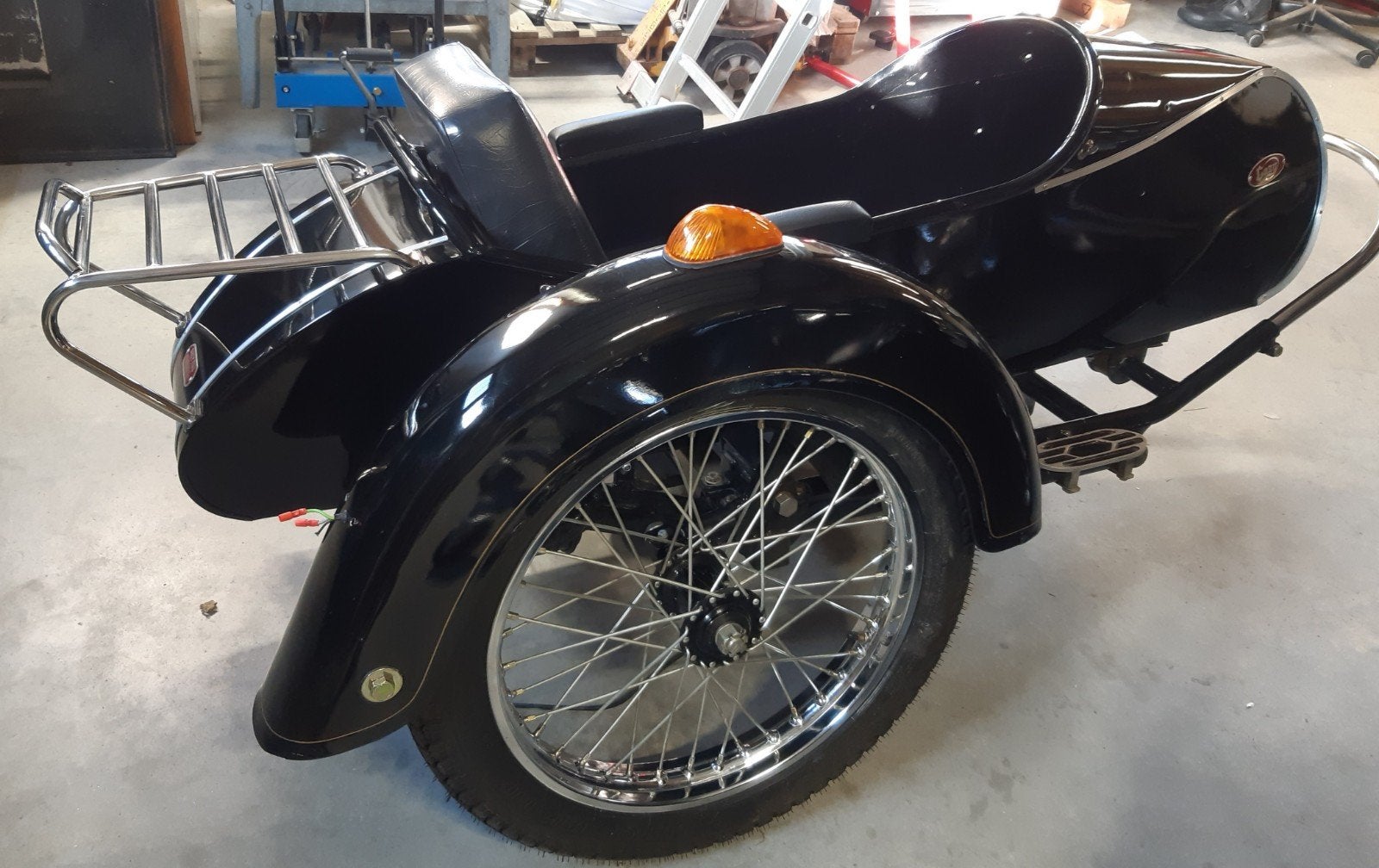 Rechts Cozy zijspan. Steib LS 200 replica., Motoren, Ophalen
