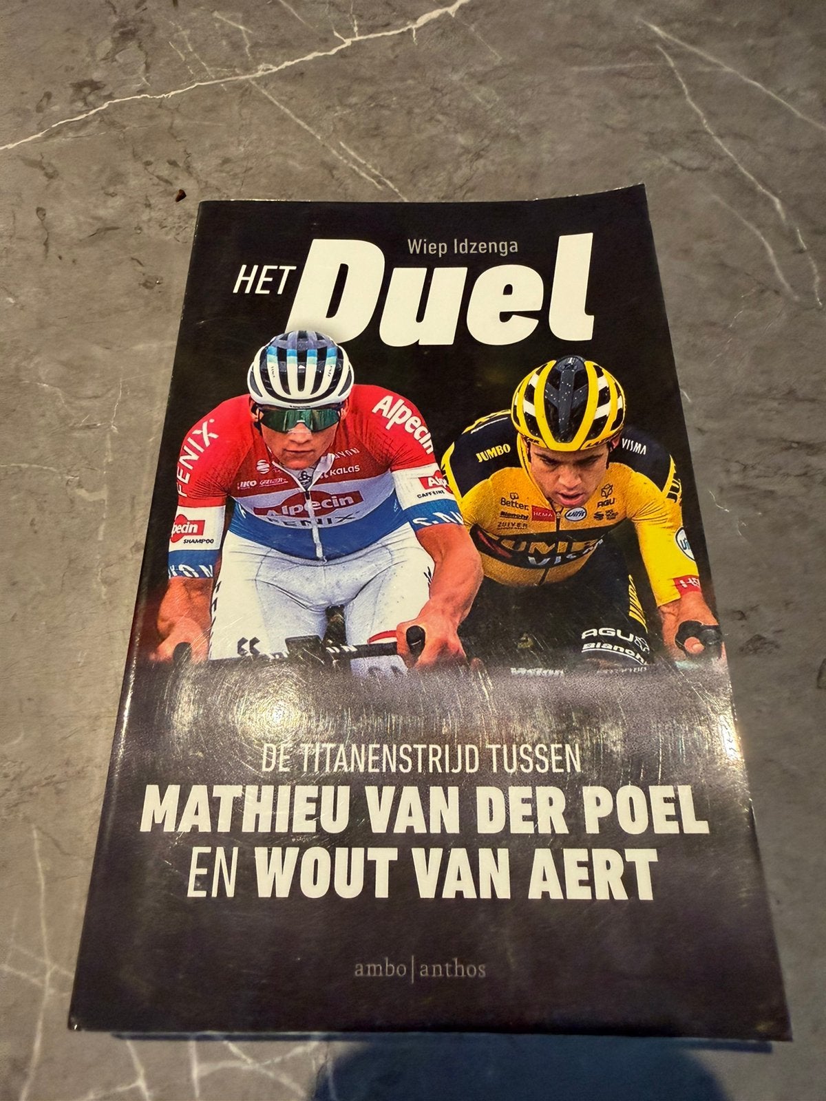 Het Duel – Mathieu van der Poel & Wout van Aert Wiep Idzenga, Ophalen of Verzenden, Zo goed als nieuw, Balsport
