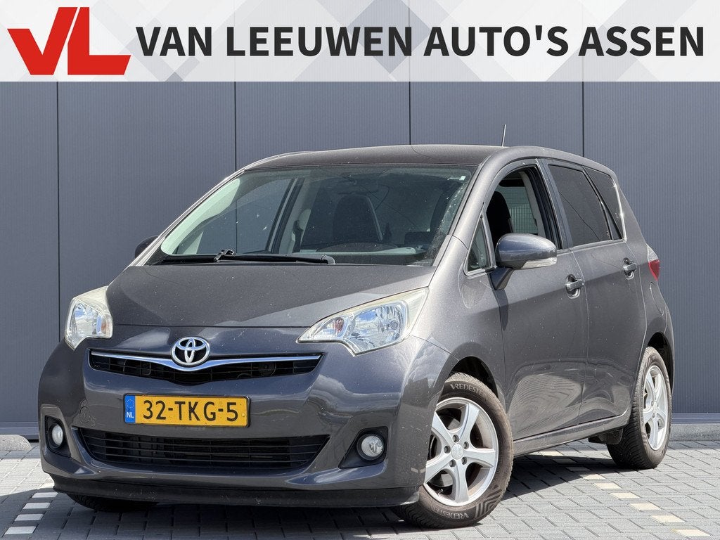 Toyota Verso-S 1.3 VVT-i Aspiration | RIJKLAAR | Climate | T, Auto's, Toyota, Euro 5, Gebruikt, Zwart, 4 cilinders
