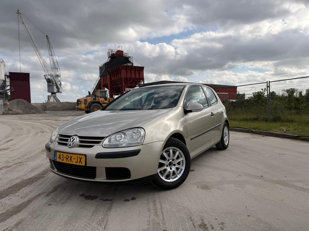 Volkswagen Golf 1.6 16V FSI 115 Pk Comfort 3D 2005 Beige, Voorwielaandrijving, 4 cilinders, 620 kg, Beige
