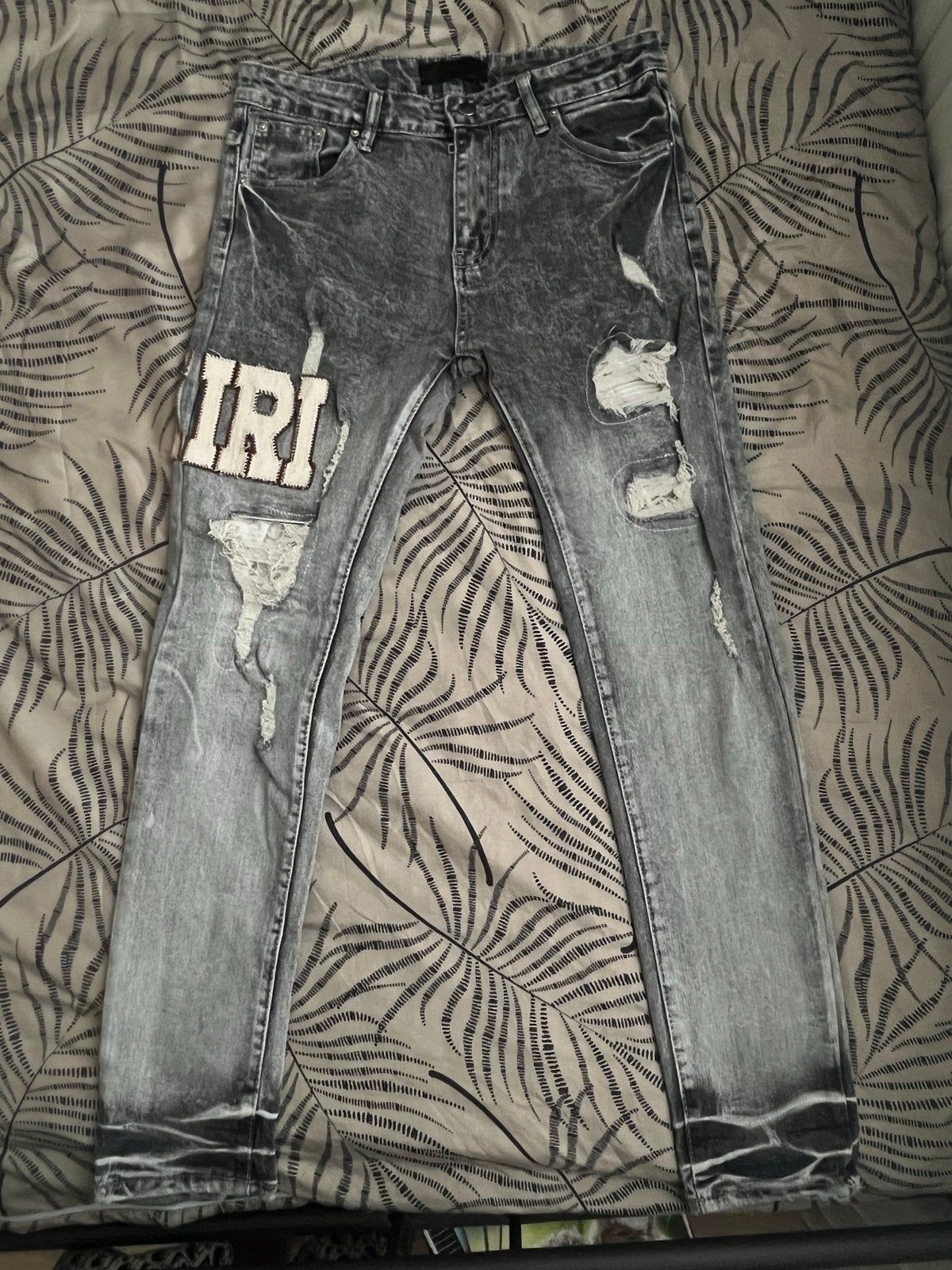 Amiri Jeans - Grijs met Witte Letters, Kleding | Heren, Ophalen of Verzenden, Gedragen, Grijs, W32 (confectie 46) of kleiner