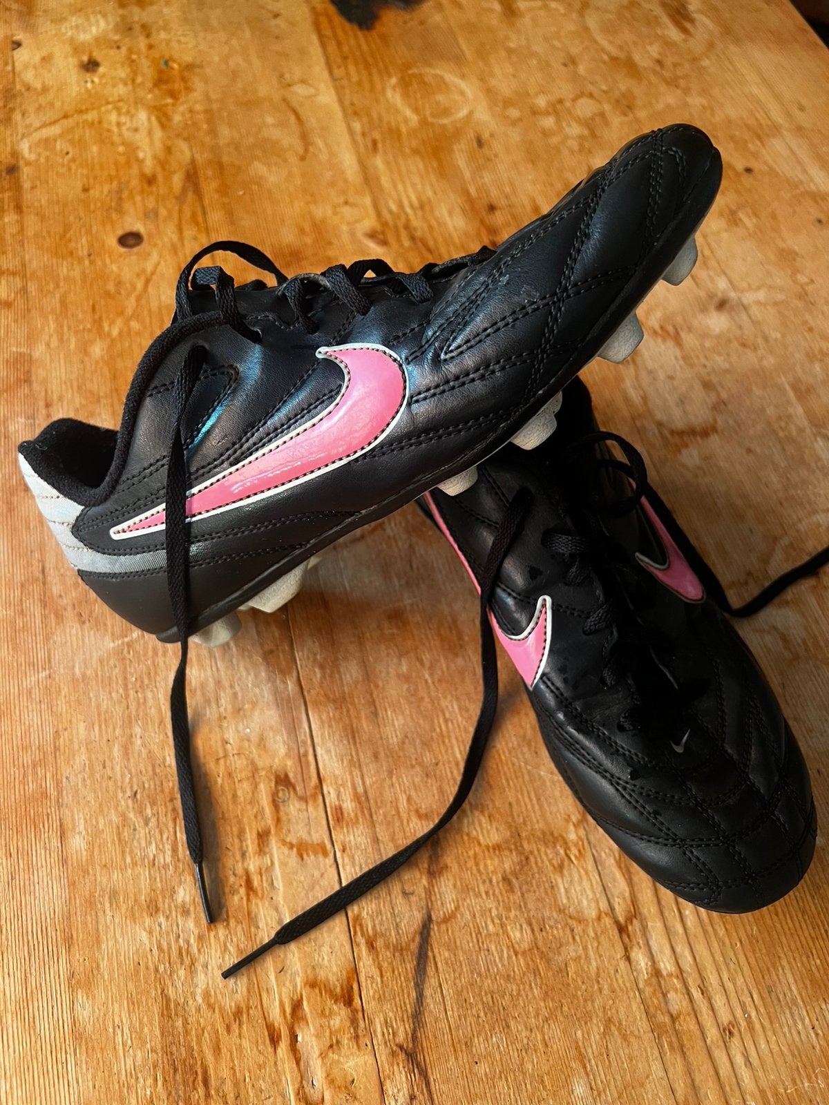Nike dames/meisjes voetbalschoenen, Verzenden, Gedragen, Sportschoenen, Zwart