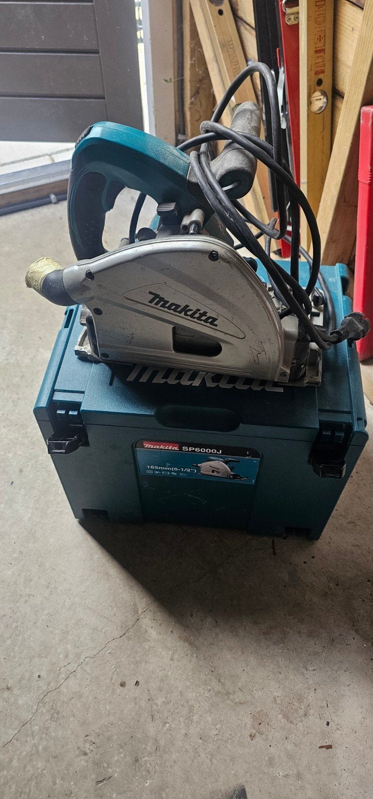 Makita Invalzaag SP6000J met 2 geleiderails, Doe-het-zelf en Verbouw, Gereedschap | Zaagmachines, Gebruikt, Invalzaag, Ophalen of Verzenden