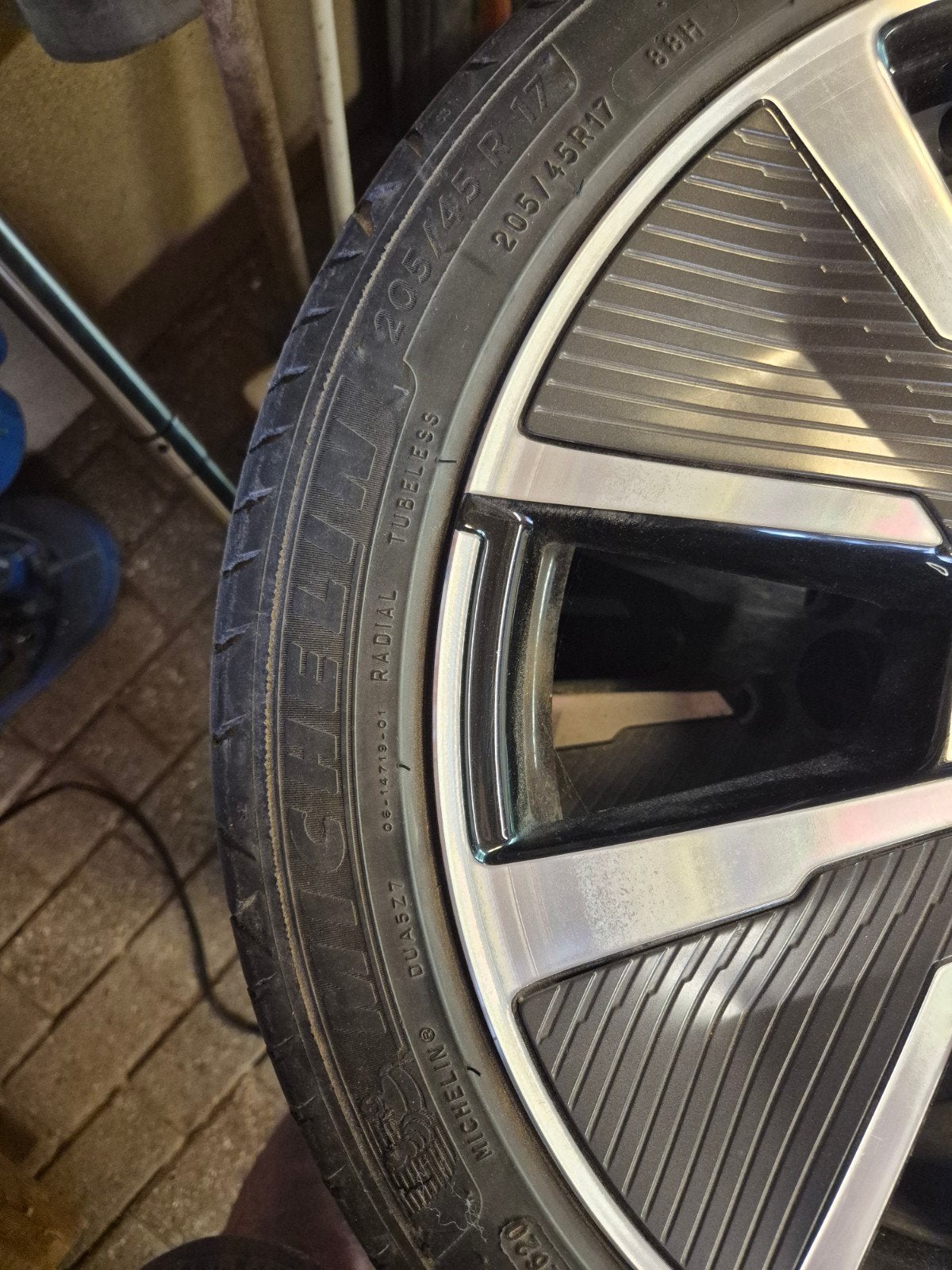 4x Velgen met banden voor Peugeot E208 - 17 inch, Ophalen, Gebruikt, Banden en Velgen, 17 inch