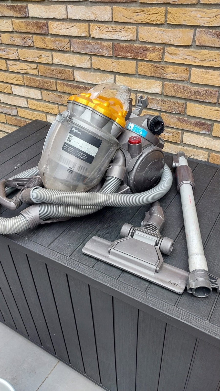 Dyson DC19 stofzuiger - defect voor onderdelen/reparatie, Ophalen, Inclusief accessoires, Dyson, Niet werkend