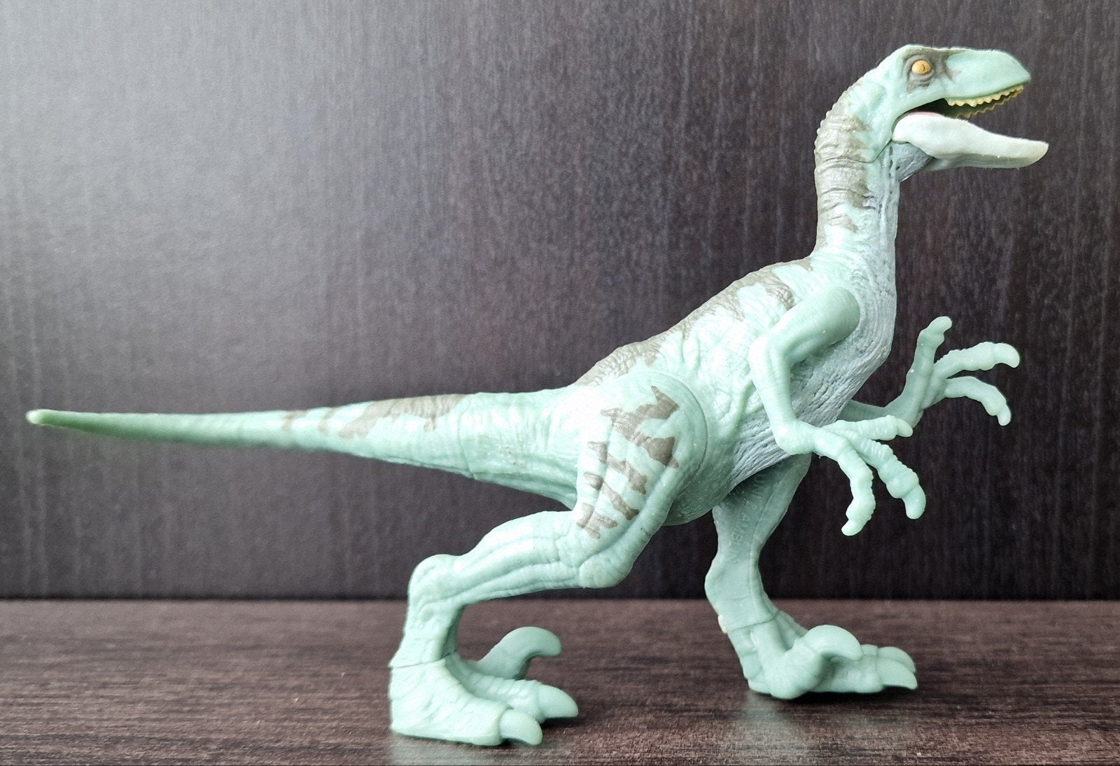 Jurassic World Dino Escape Velociraptor  (Turkoois), Ophalen, Gebruikt
