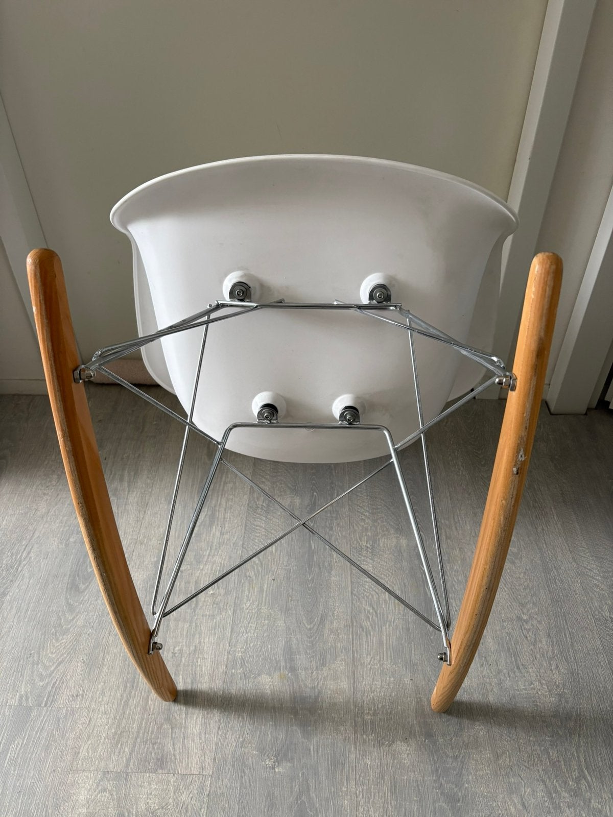 Schommelstoel, wit kunststof, Ophalen, Zo goed als nieuw, Kunststof, Minder dan 50 cm