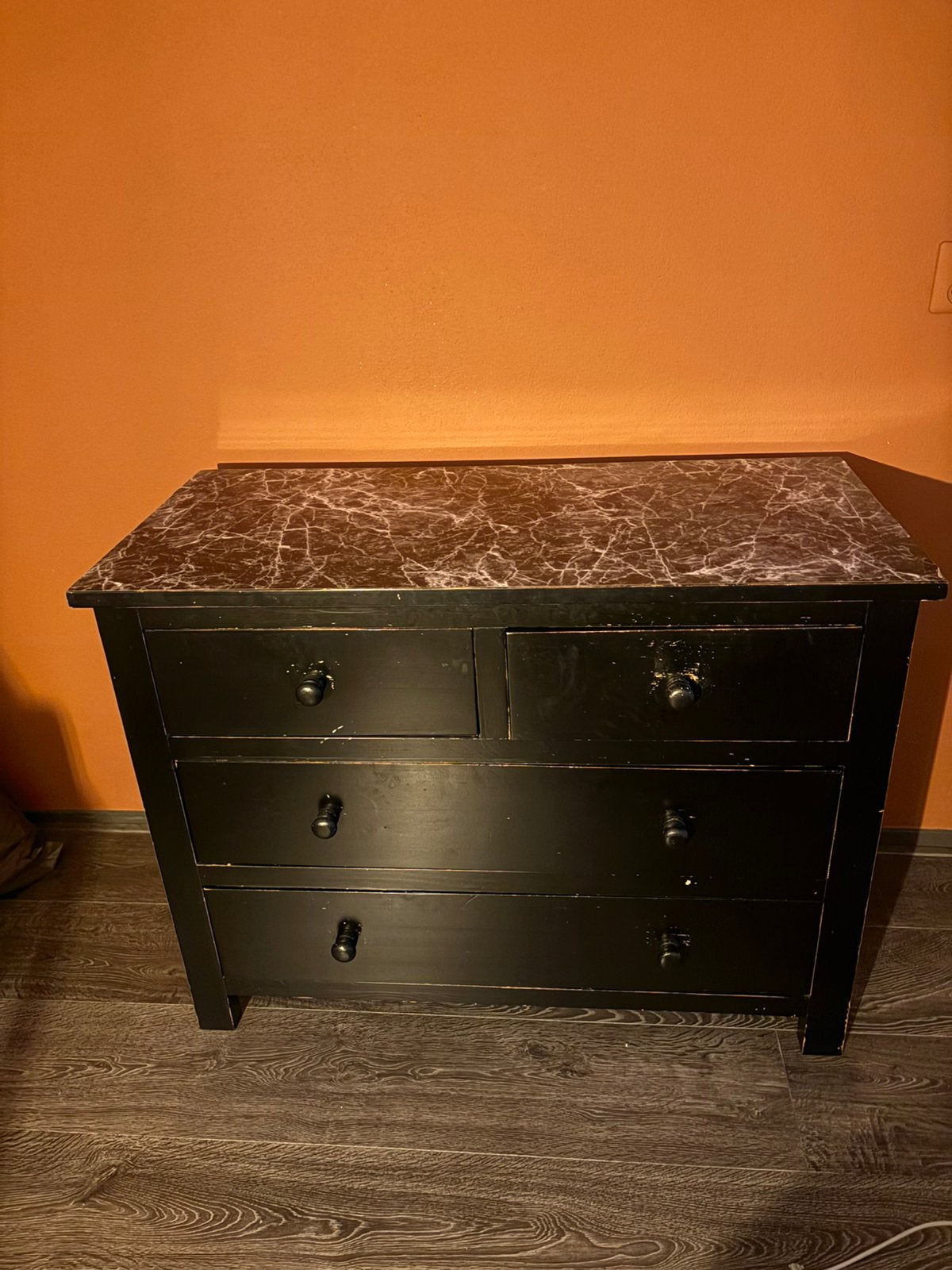 Commode met 4 lade.  Kastje, Huis en Inrichting, Ophalen, 100 tot 150 cm, Zo goed als nieuw, 3 of 4 laden