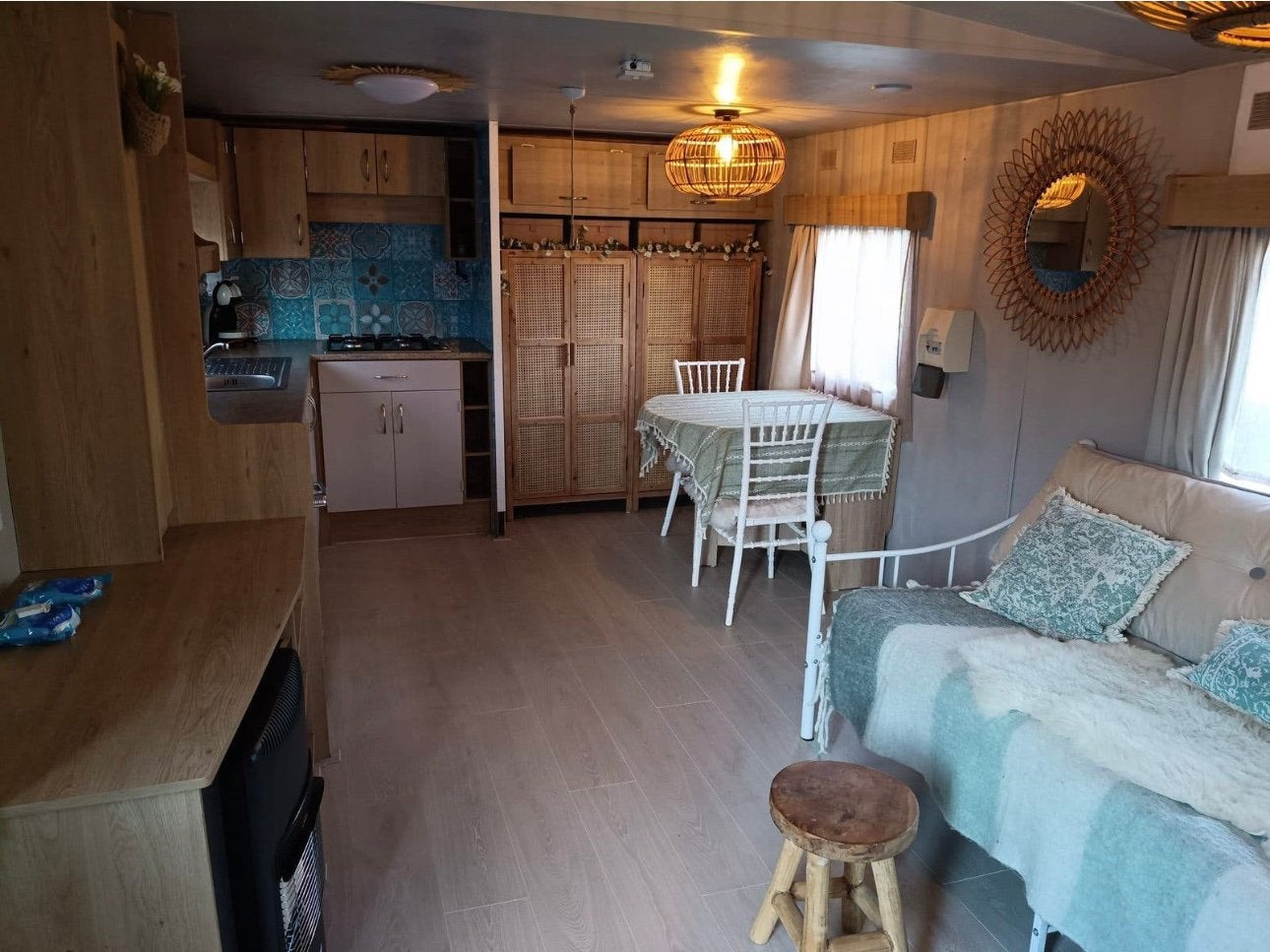 Charlet te huur in biddinghuizen, Tuin en Terras, Ophalen, Zo goed als nieuw, 500 cm of meer, 3 ramen of meer