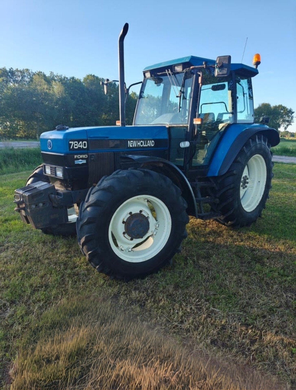 Te koop New Holland 7840, Zakelijke goederen, Agrarisch | Tractoren, Ophalen of Verzenden, Gebruikt, Tot 80 Pk, New Holland