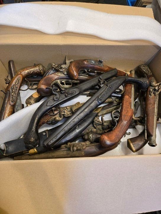 Decoratie musket pistolen imitatie, Ophalen of Verzenden, Landmacht, Nederland