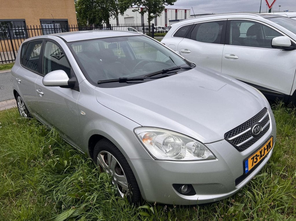 Kia cee'd 1.6 X-clusive LET OP handel/export defecte transmi, Auto's, Kia, Stof, Gebruikt, 4 cilinders, 122 pk