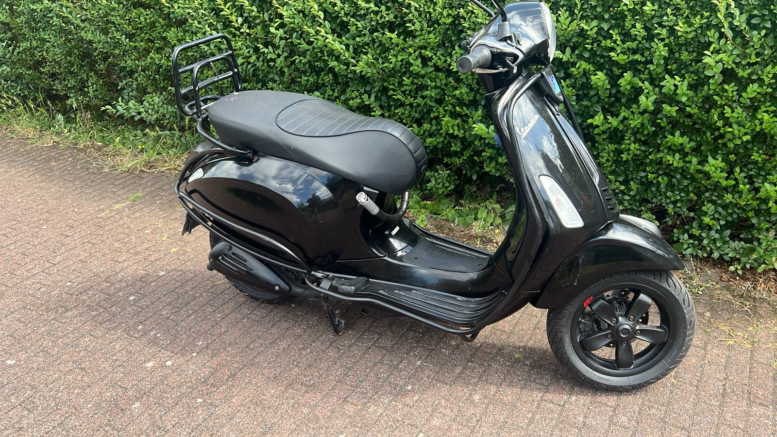 Vespa primavera voor onderdelen of opmaak - rookt bij start, Fietsen en Brommers, Ophalen, Gebruikt, Overige typen, Vespa