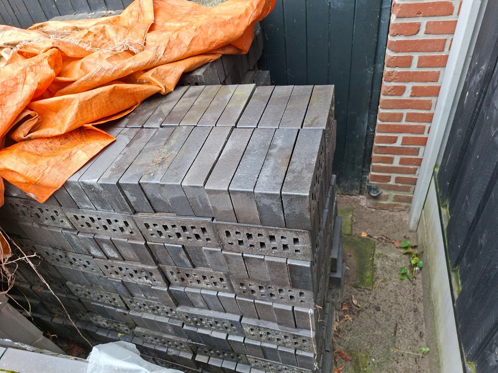 Zwarte strengpers stenen - Nieuw, Doe-het-zelf en Verbouw, Metselstenen, Ophalen, Nieuw, Bakstenen
