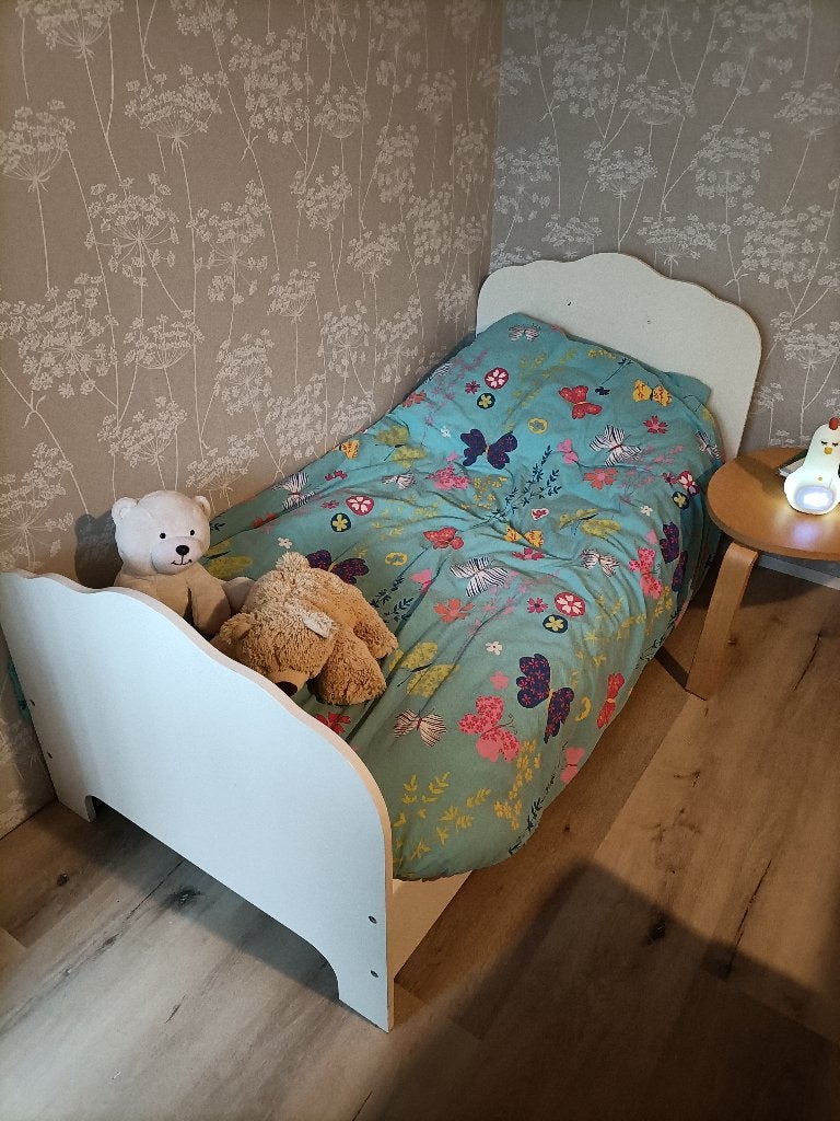 Peuterbed wit met vlinder dekbedovertrek, Ophalen, Gebruikt, 50 tot 70 cm, 105 cm of meer