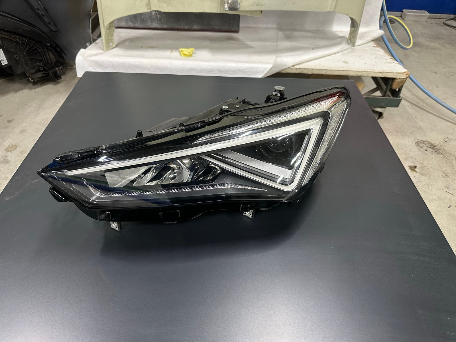 Linker LED koplamp voor Seat Taracco compleet met Modules., Ophalen, Gebruikt, Seat