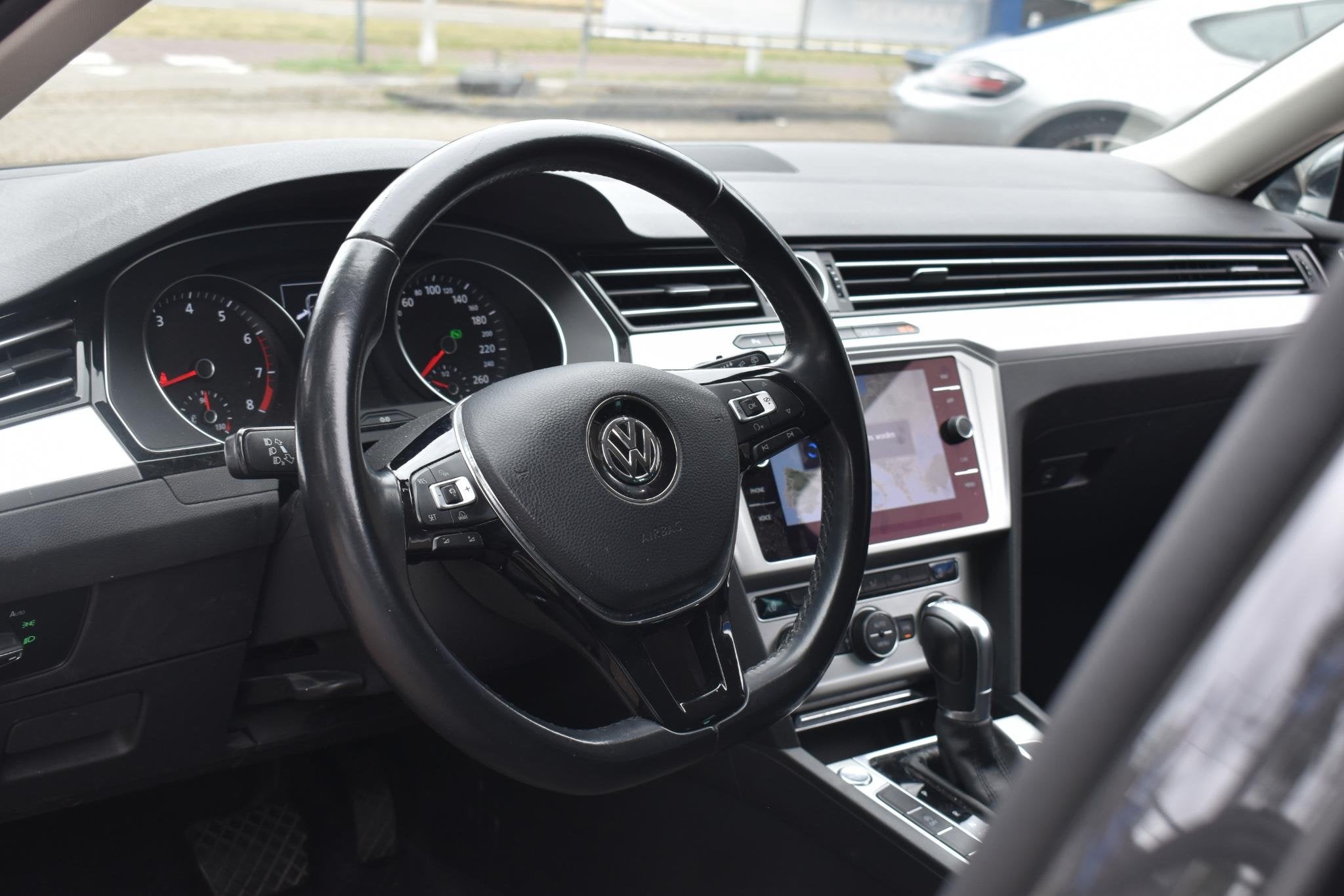Volkswagen Passat Variant 1.4 TSI Comfortline Business Autom, Gebruikt, 4 cilinders, Automatische klimaatregeling, Origineel Nederlands