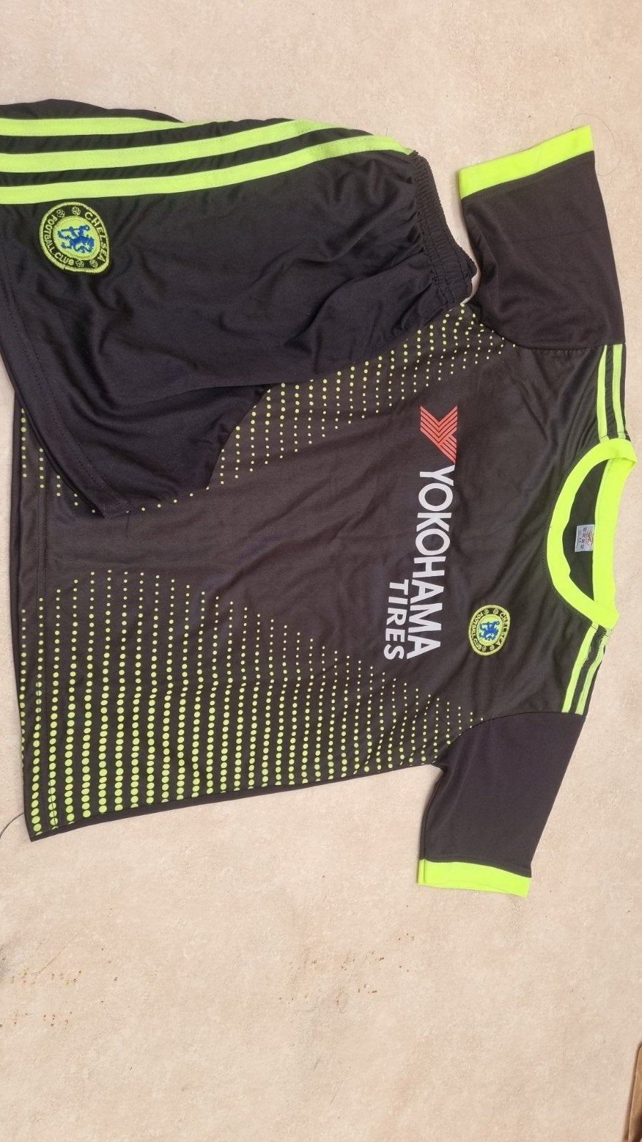 Chelsea Voetbaltenue Zwart/Neon Geel Maat 11 /134/146, Kinderen en Baby's, Kinderkleding | Maat 134, Verzenden, Nieuw, Jongen
