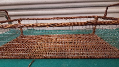 mandje gevlochten riet en ijzerdraad, Ophalen of Verzenden, 'T Olde Gre-j, Info@toldegrej.nl, Endepoelstraat 20f Didam