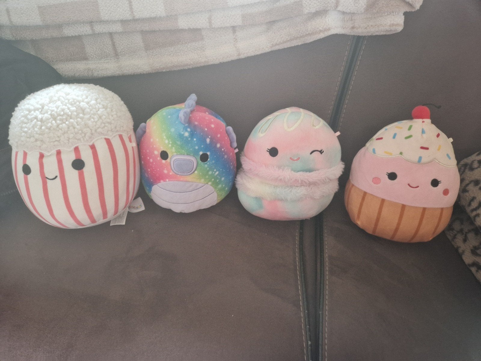 EEN SCHATTIGE VERZAMELING VAN 4 VERSCHILLENDE SQUISHMALLOWS, Ophalen of Verzenden, Overige typen