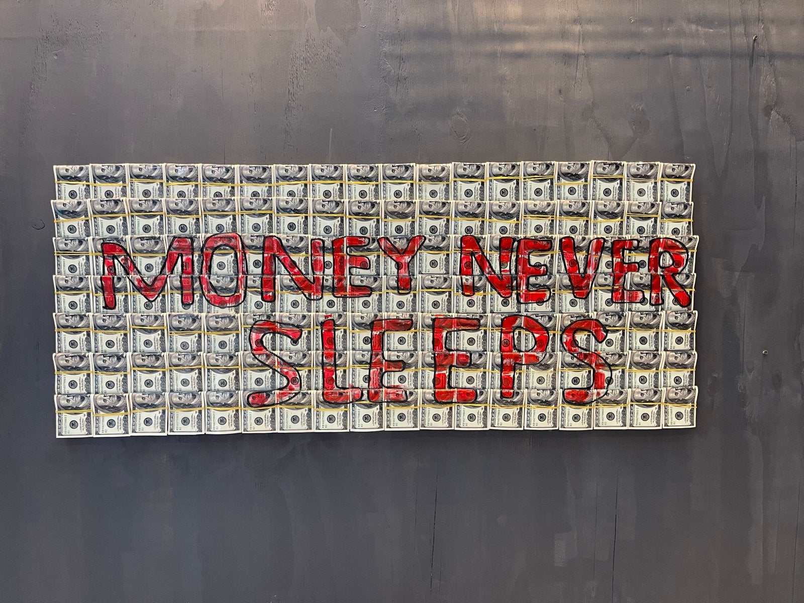 Kunstwerk 3D  'Money Never Sleeps' 120x50 cm, Antiek en Kunst, Overig onderwerp, Handgeschilderd, Ophalen of Verzenden, Gemengde techniek