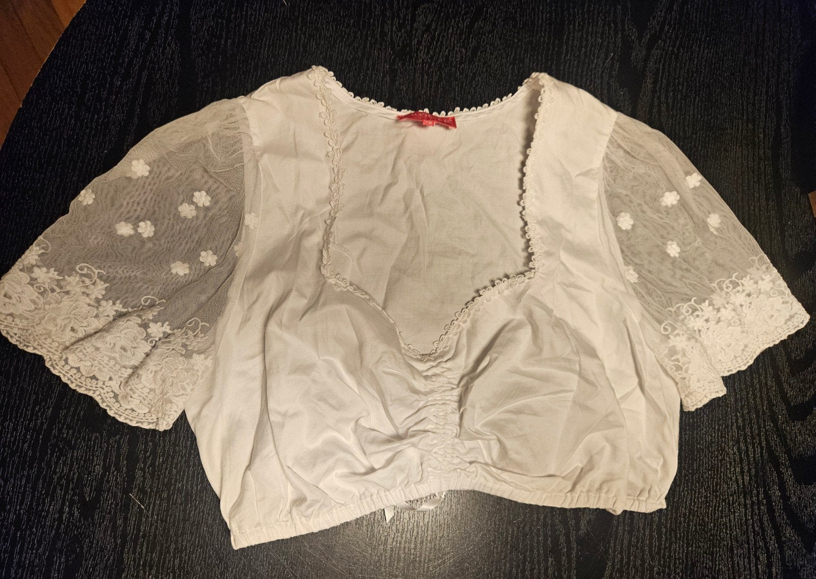 Witte dirndl blouse met pofmouwen en kanten details, Kleding | Dames, Wit, Maat 42/44 (L), Ophalen of Verzenden, Zo goed als nieuw