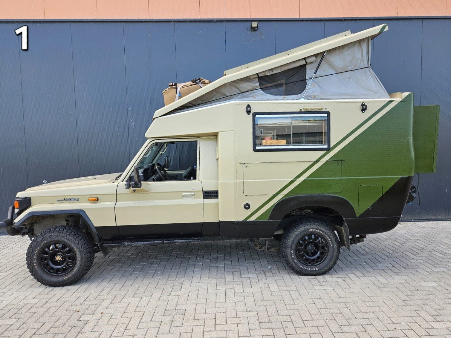 Toyota Landcruiser HZJ79 camper 4x4 met Azalaï opbouw.