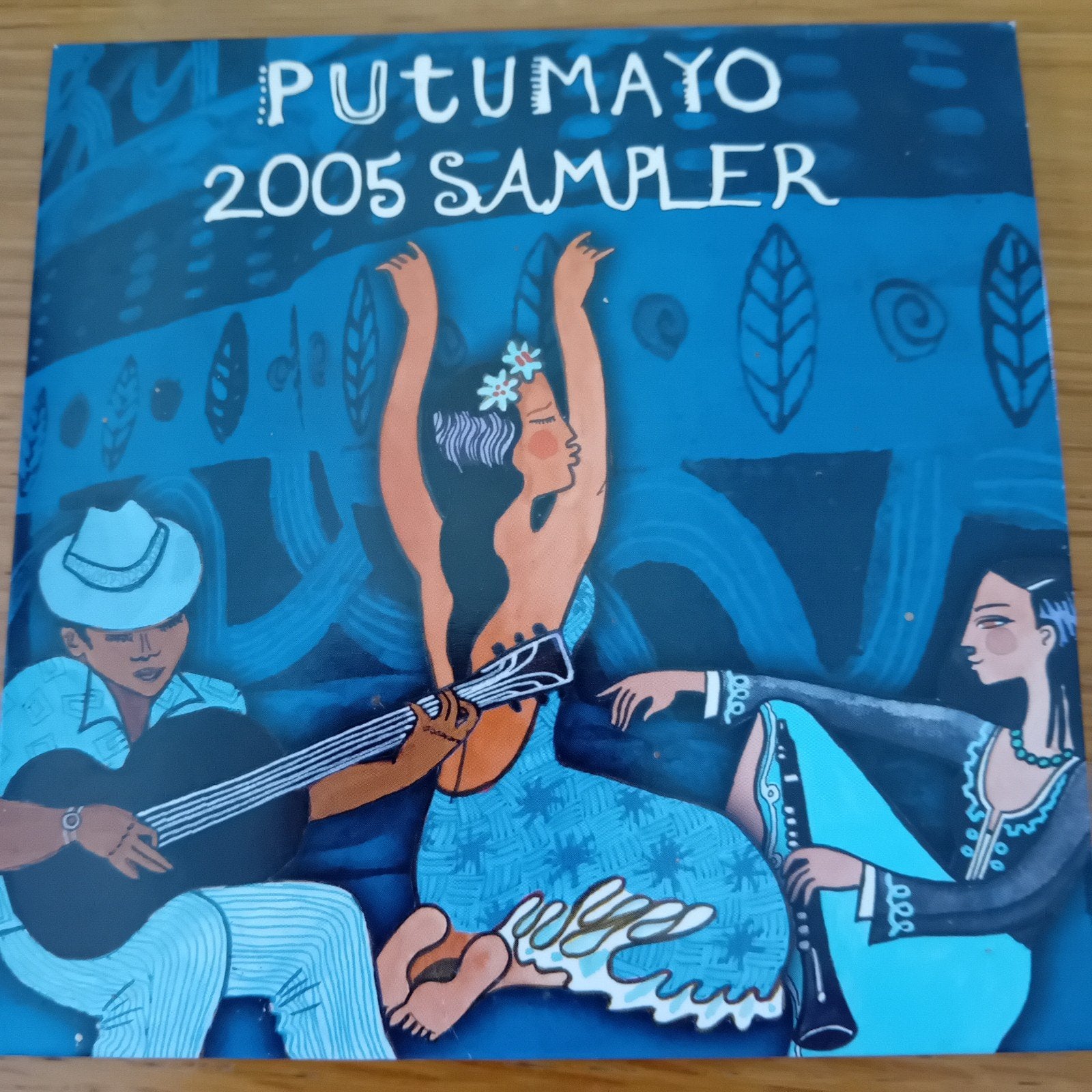 Putumayo 2005 Sampler CD - Wereldmuziek Collectie, Cd's en Dvd's, Ophalen of Verzenden, Zo goed als nieuw, Verzamelalbum, Overige genres