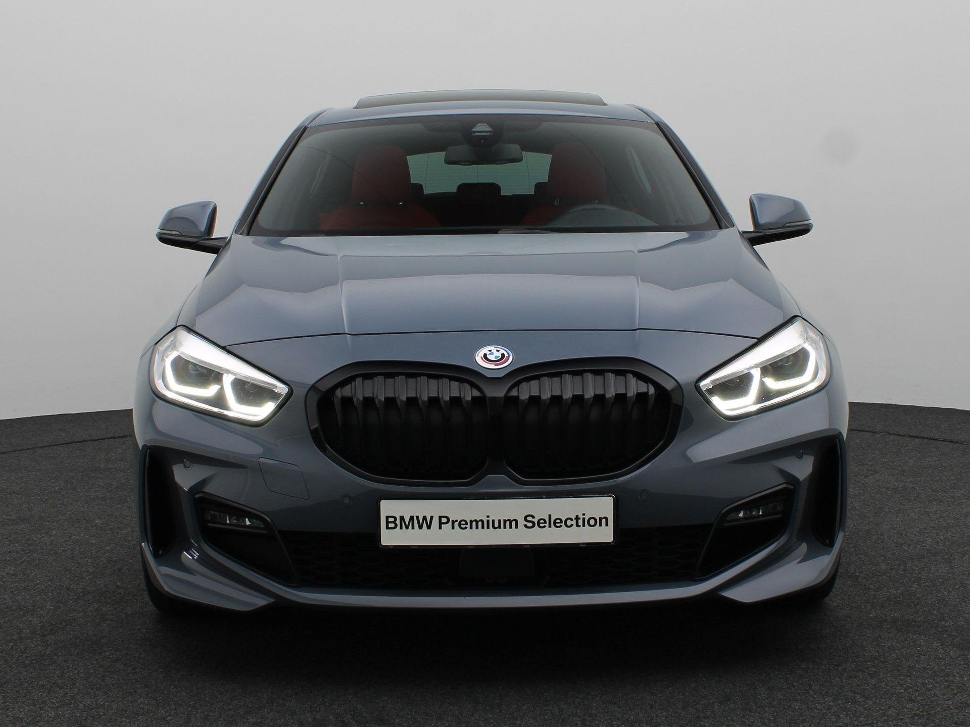 BMW 1 Serie 118i M Sportpakket | HIFI | PDC | Panoramadak |, 136 pk, Gebruikt, Met garantie (alle), 3 cilinders