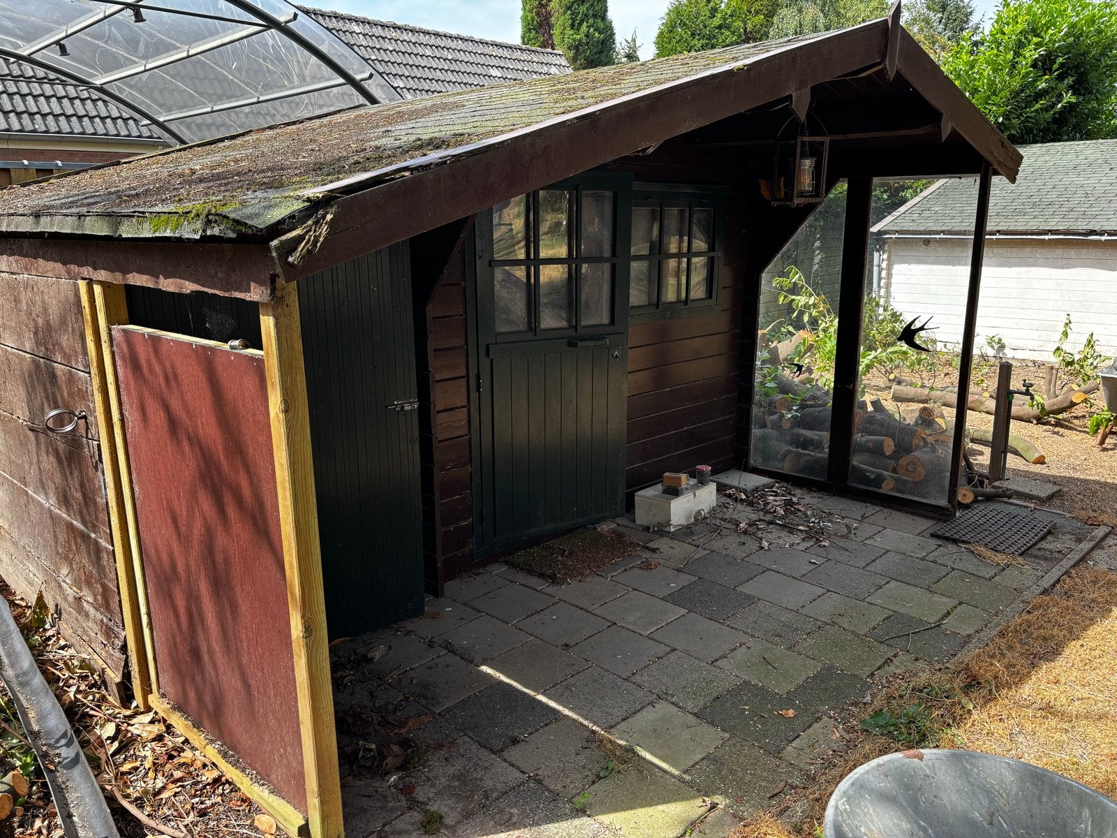 Houten Berging met Overkapping - Ideaal voor Tuin, Tuin en Terras, Bergingen en Tuinkasten, Ophalen, Gebruikt, Hout, Overige typen