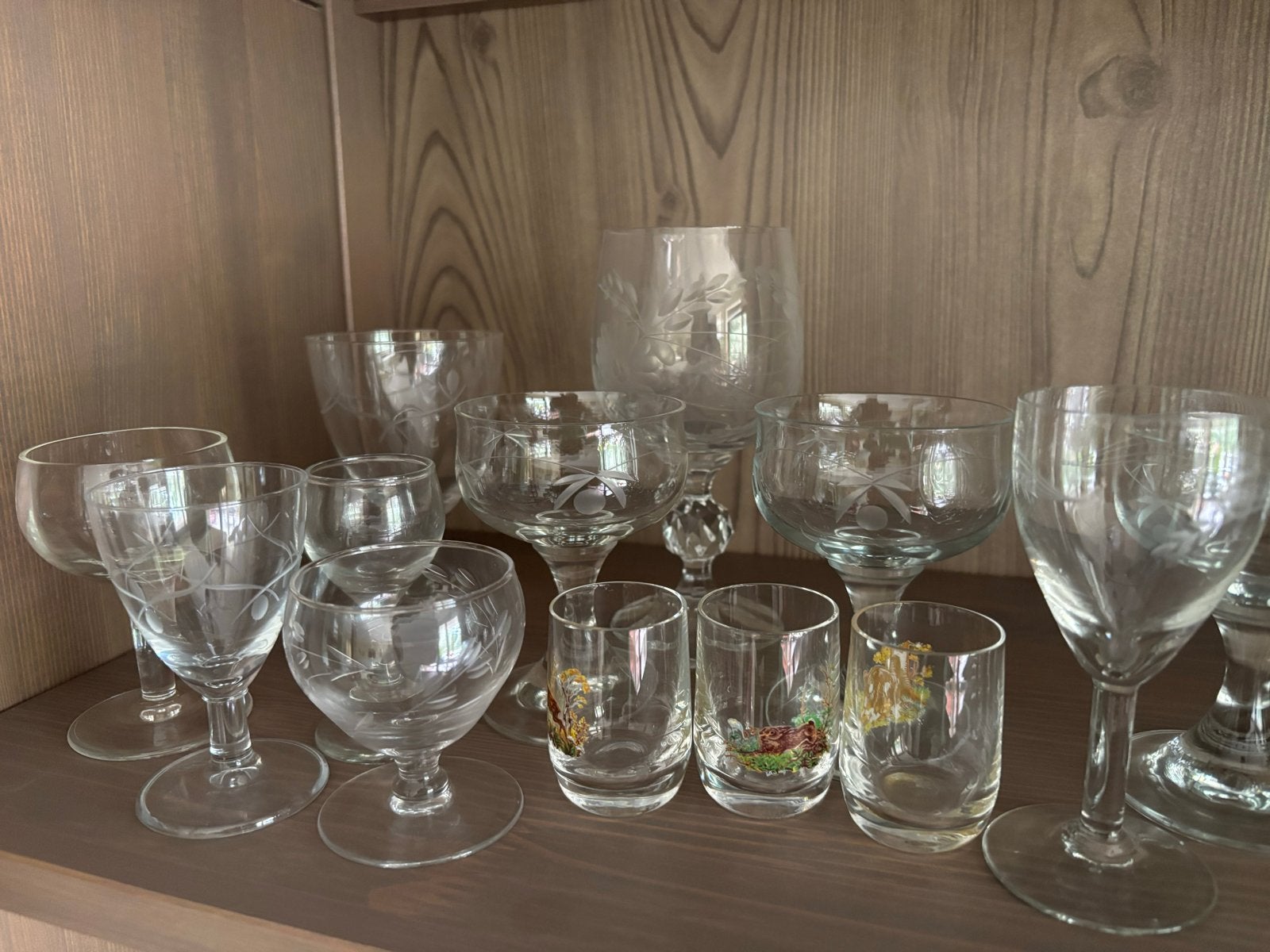 Diverse collectie advocaat, borrelglaasjes en wijnglas., Ophalen