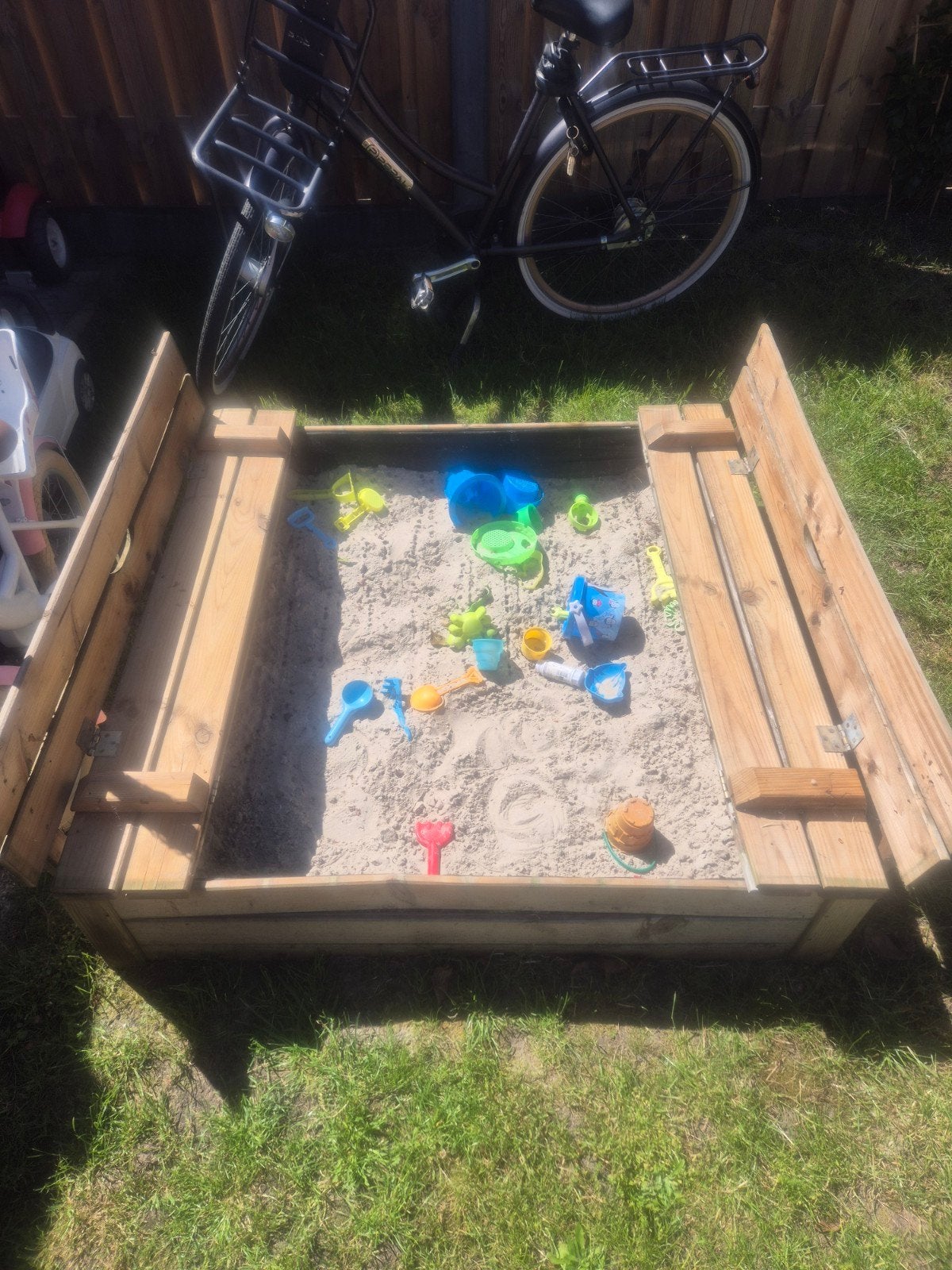Zandbak met bankjes, Kinderen en Baby's, Speelgoed | Buiten | Speeltoestellen, Ophalen, Gebruikt, Zandbak