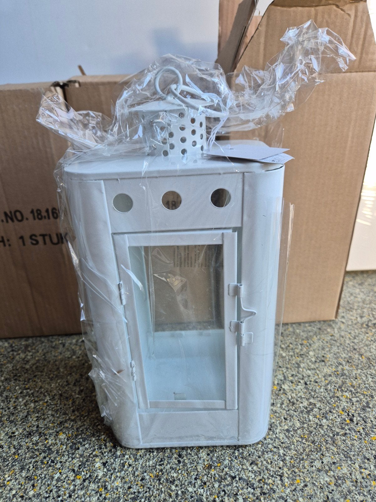 Witte metalen lantaarn, nieuw in doos, Huis en Inrichting, Woonaccessoires | Kandelaars en Kaarsen, Lantaarn, Wit, Nieuw, Ophalen of Verzenden