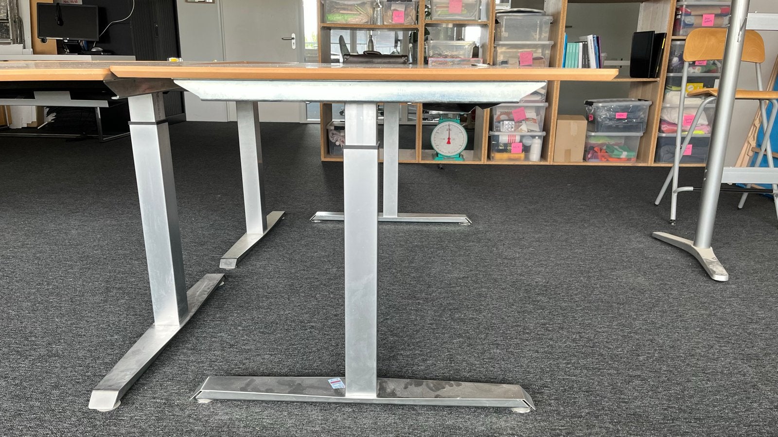 Groot bureau, in hoogte verstelbaar, licht hout, Ophalen, Gebruikt, Hout, 180 cm