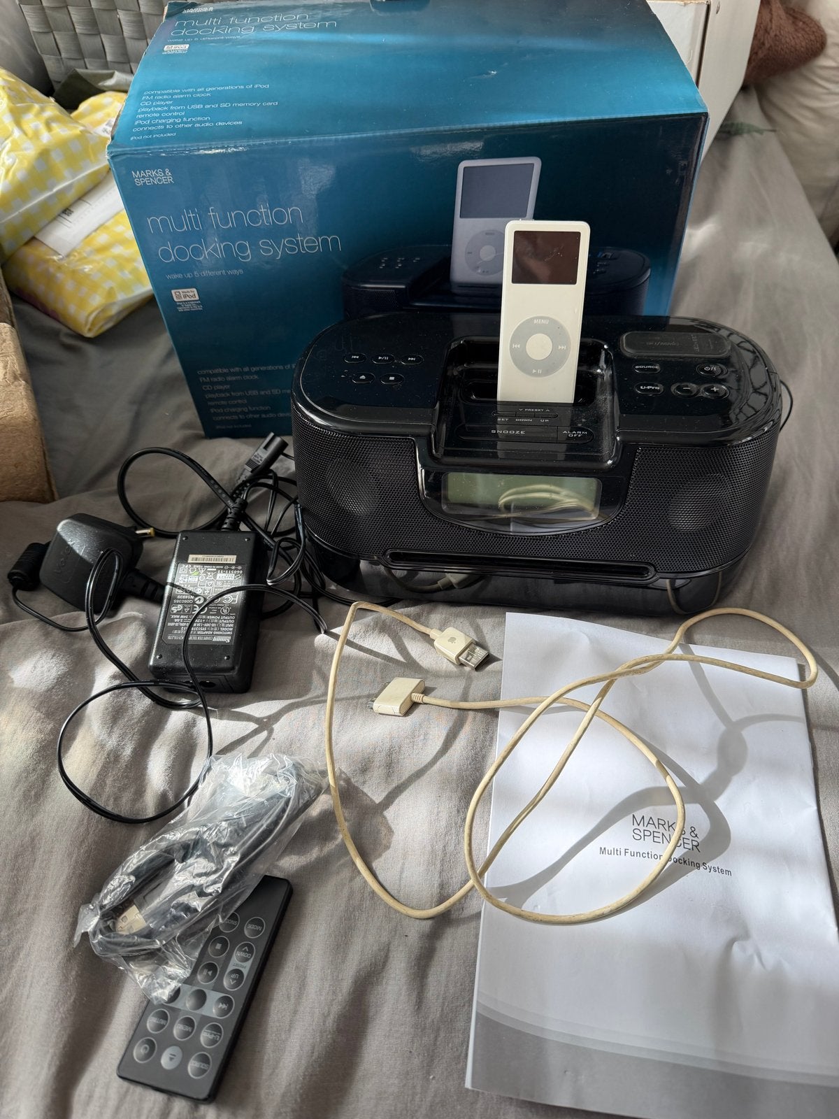 Retro Apple iPod Nano 1e Gen 4GB & M&S Docking Station Bunde, Gebruikt, Overige kleuren, Met radio, Ophalen of Verzenden