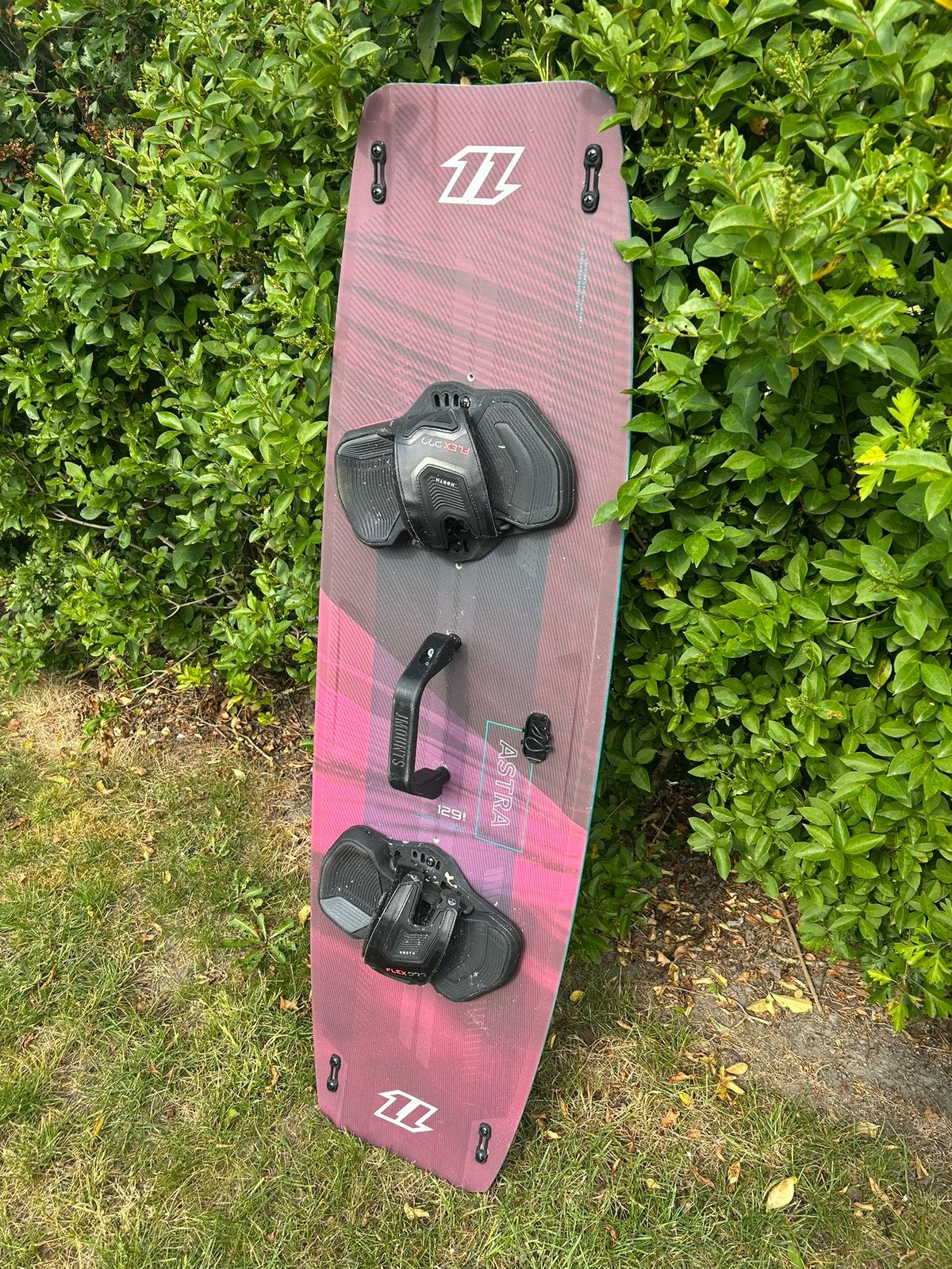 North astra kiteboard, Watersport en Boten, Ophalen, Twintip, Kiteboard, Zo goed als nieuw