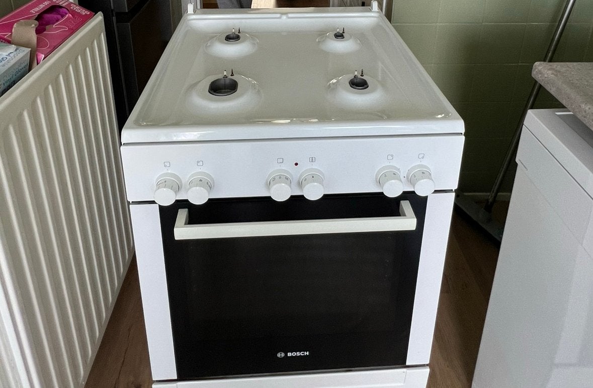 Bosch gasfornuis oven 4 pits, Witgoed en Apparatuur, Zo goed als nieuw, Gas, Vrijstaand, 85 tot 90 cm