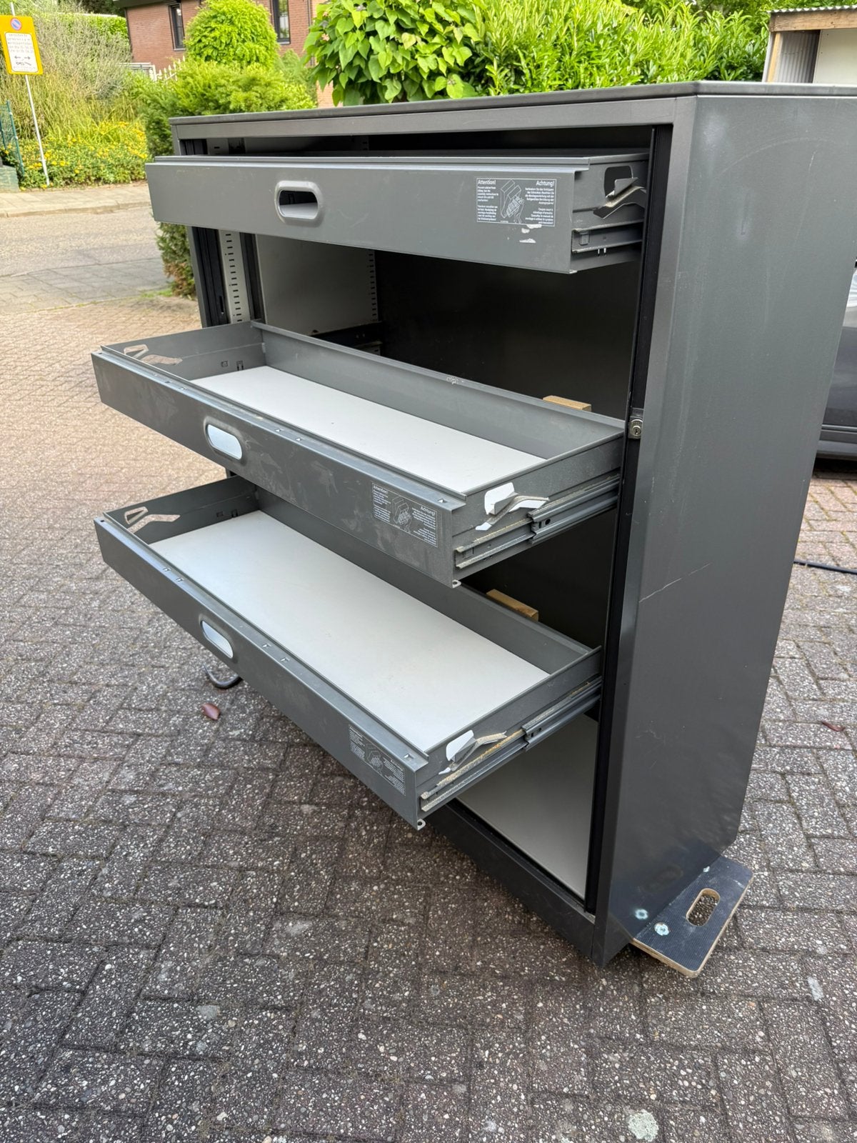 Ahrend roldeurkast - Hoog 137, Breed 120, Diep 45, Ophalen, Gebruikt, 25 tot 50 cm, 100 tot 150 cm