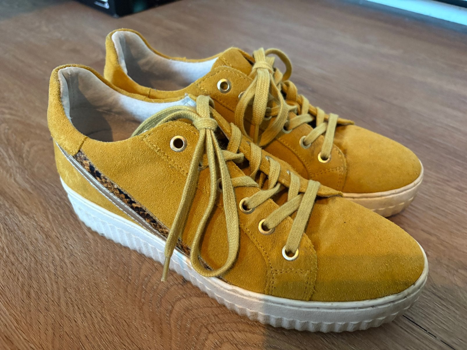 Te koop: shoecolate schoenen maat 39, Ophalen, Zo goed als nieuw, Geel, Sneakers of Gympen