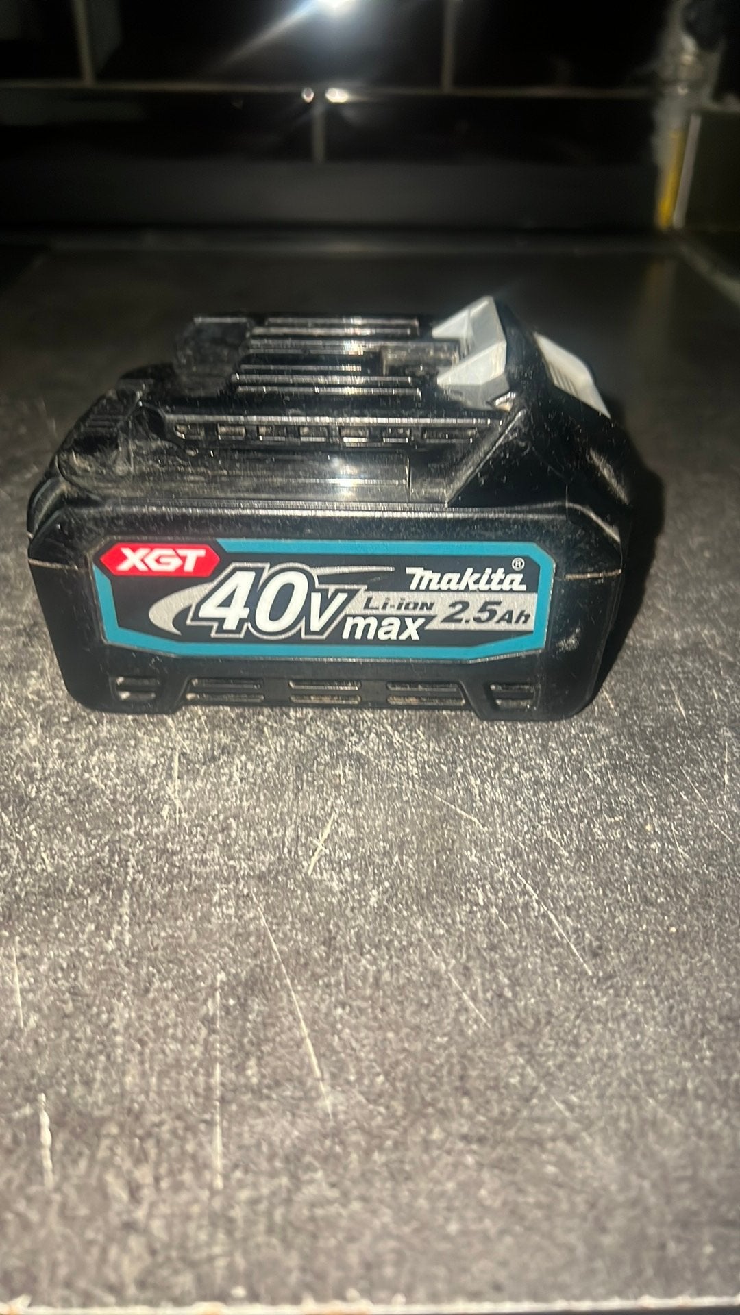 Makita 40v li-ion max 2.5ah, Doe-het-zelf en Verbouw, Gereedschap | Machine-onderdelen en Toebehoren, Ophalen, Zo goed als nieuw