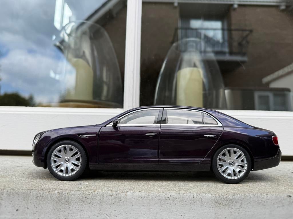 1:18 Bentley Flying Spur W12 Damson Purple Kyosho BL1070, Kyosho, Auto, Ophalen of Verzenden, Zo goed als nieuw