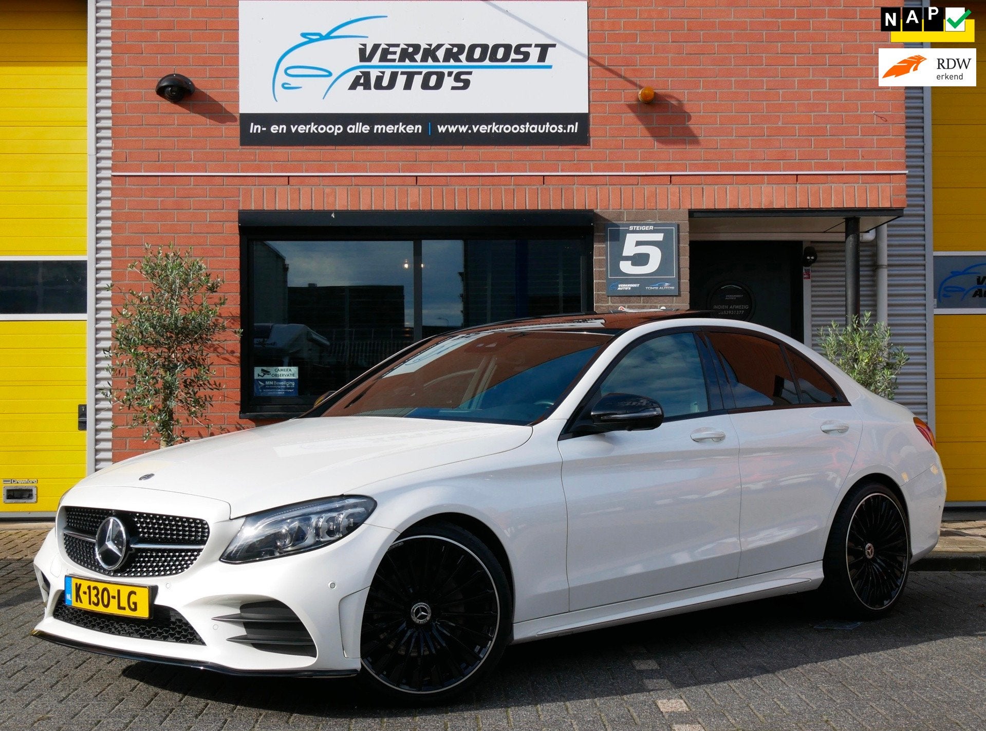 Mercedes-Benz C-klasse 180 c43 AMG look. pano. leder. 360cam, Auto's, Automaat, Dealer onderhouden, Wit, Verwarmde buitenspiegels