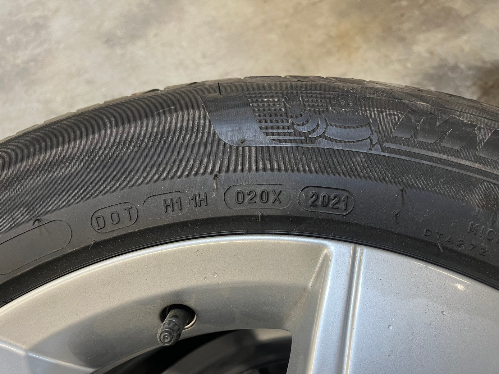 Volvo 17” zomer banden op velg, Ophalen, Gebruikt