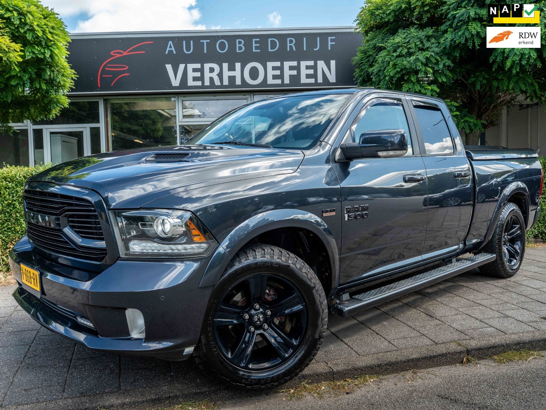 Dodge Ram 1500 5.7 V8 4x4 Crew Cab 5'7 Sport - PANORAMADAK -, Auto's, Automaat, Gebruikt, 5654 cc, Bedrijf